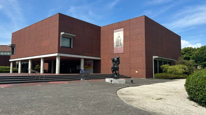 山梨県立美術館