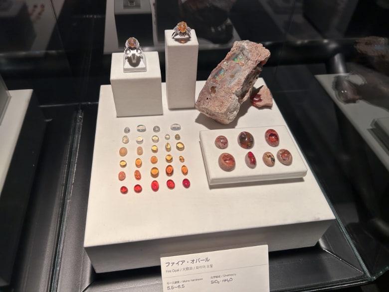 ファイヤーオパール