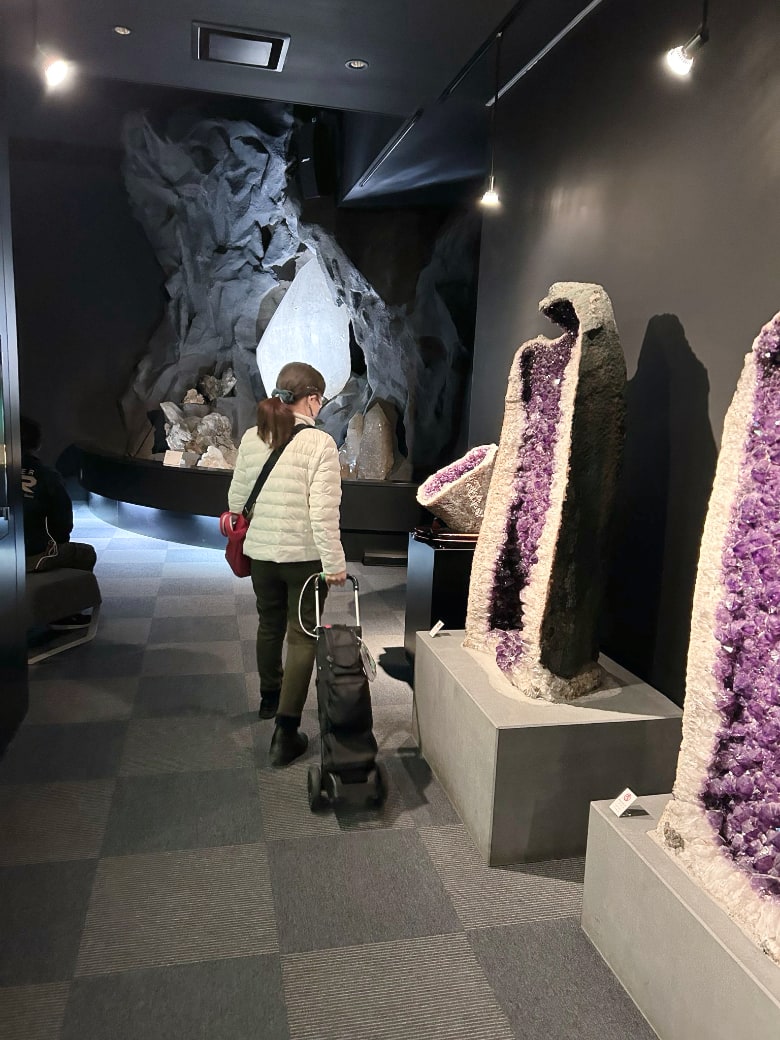 アメジストの大きなジオード