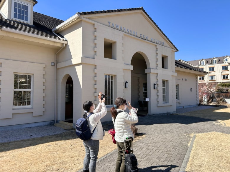 山梨宝石博物館前